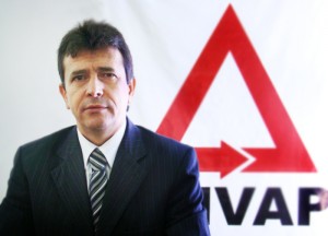 Milton Mendes Botelho - especialista em administração pública. 